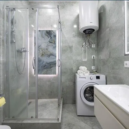 Apartment 2-к 5хв до моря та аркадії, жк Gagarin Plaza Fainorent 5012 *